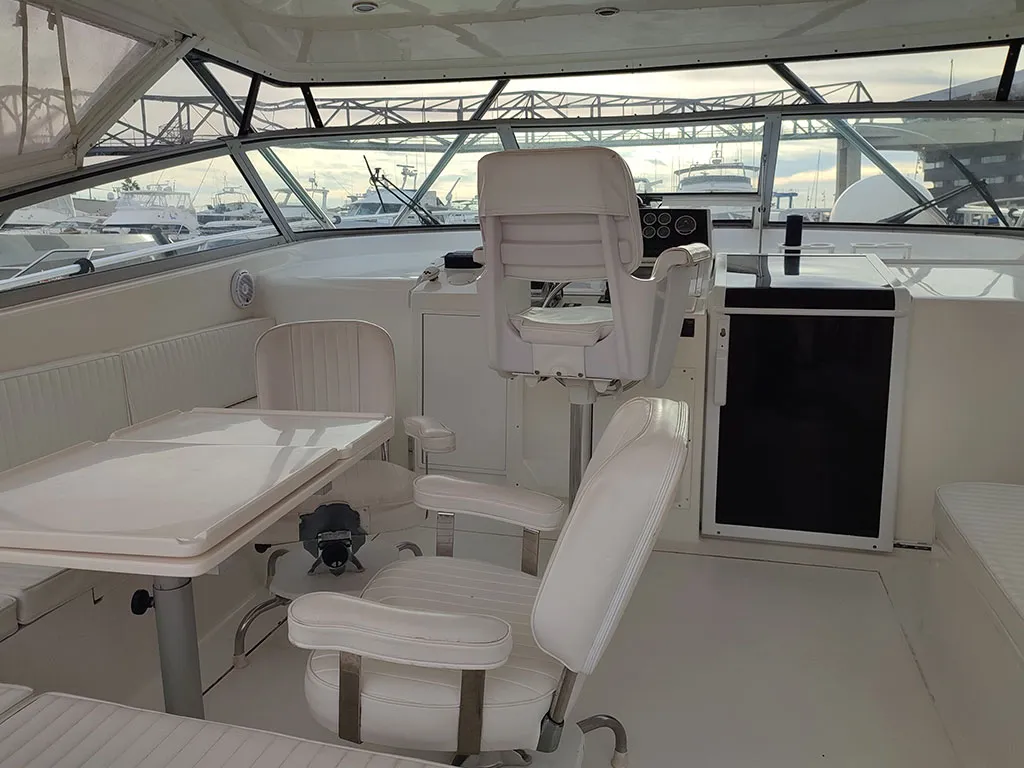 Внешний вид моторного судна Viking 43